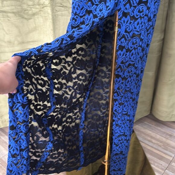 Alice+ Olivia Elegant Royal Blue Lace Evening Gown, US2 - Picture 7 of 11